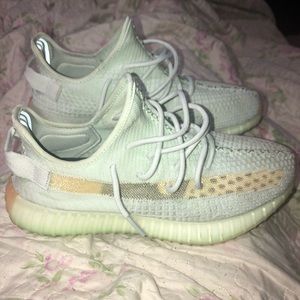 Yeezys boost 350v2